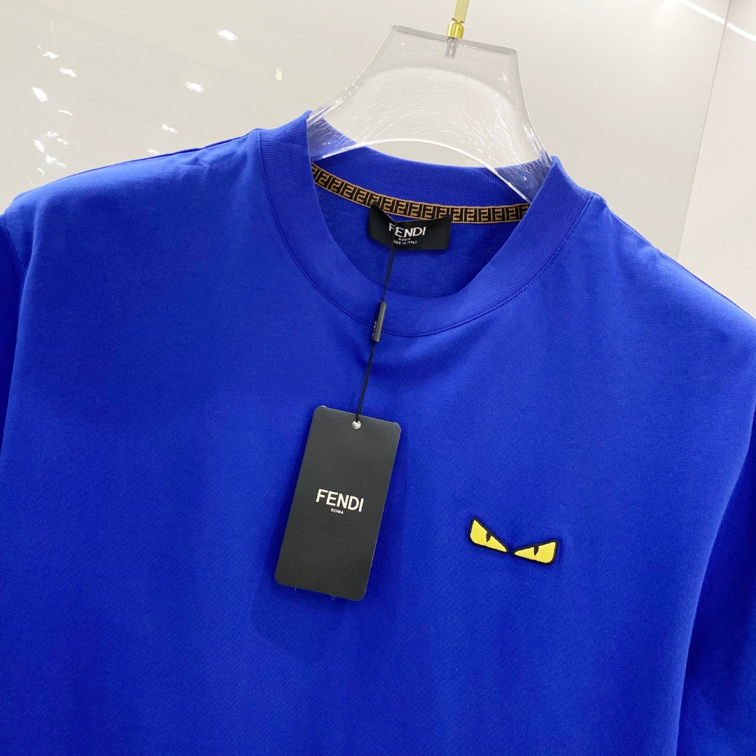  Fend*🆕 2025ss春夏新款棉质圆领短袖T恤 胸小怪兽眼睛标识 顶级丝光棉面料定制 标准版型 
