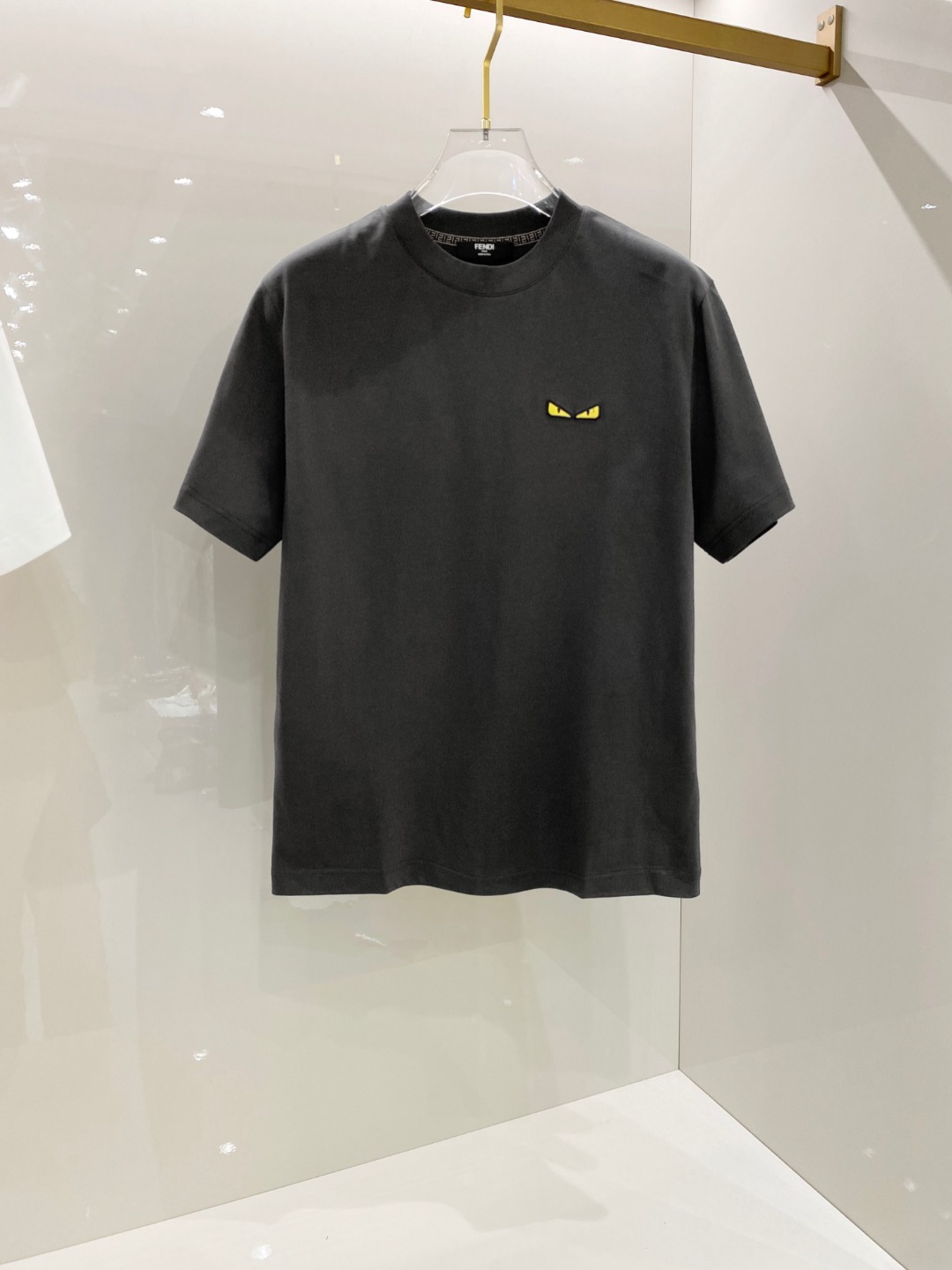 Fend*🆕 2025ss春夏新款棉质圆领短袖T恤 胸小怪兽眼睛标识 顶级丝光棉面料定制 标准版型 
