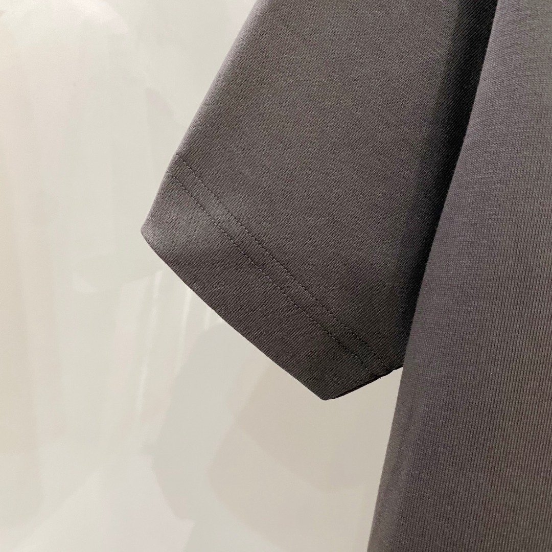  Fend*🆕 2025ss春夏新款棉质圆领短袖T恤 胸小怪兽眼睛标识 顶级丝光棉面料定制 标准版型 
