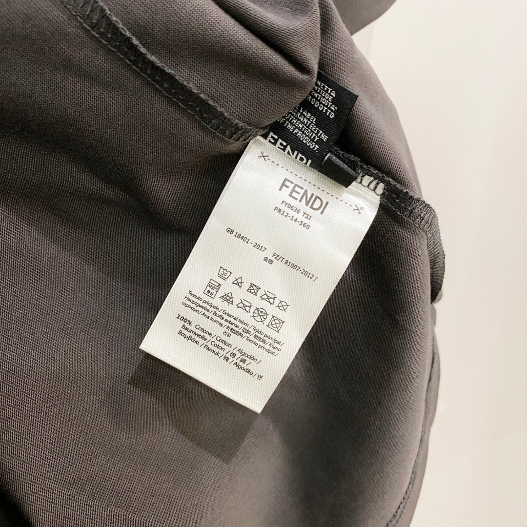  Fend*🆕 2025ss春夏新款棉质圆领短袖T恤 胸小怪兽眼睛标识 顶级丝光棉面料定制 标准版型 
