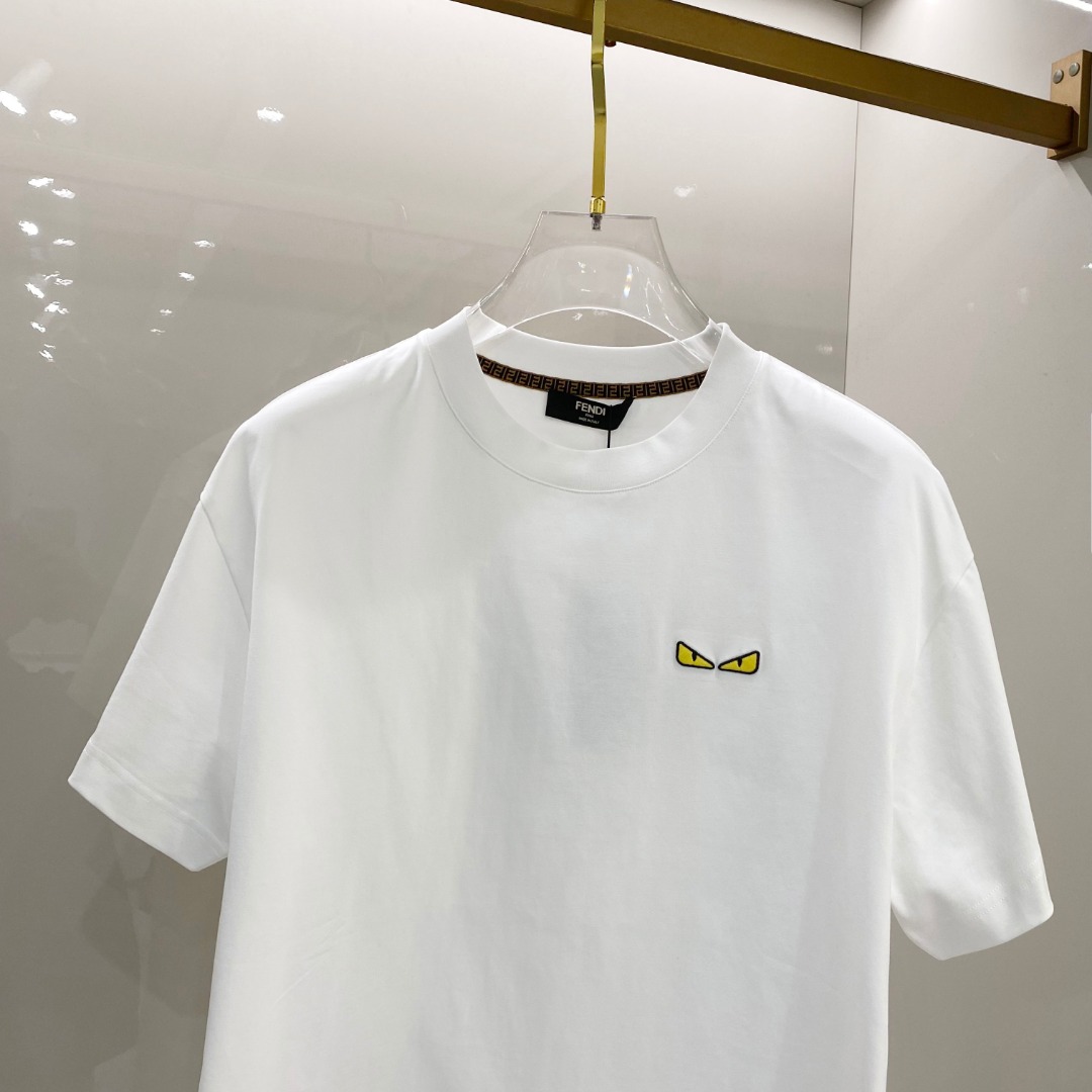  Fend*🆕 2025ss春夏新款棉质圆领短袖T恤 胸小怪兽眼睛标识 顶级丝光棉面料定制 标准版型 
