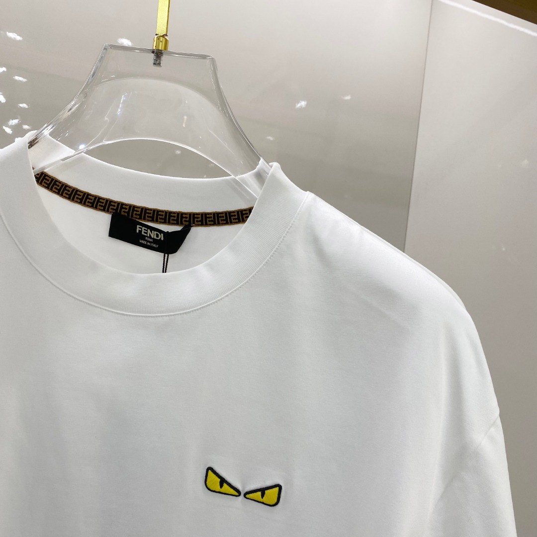  Fend*🆕 2025ss春夏新款棉质圆领短袖T恤 胸小怪兽眼睛标识 顶级丝光棉面料定制 标准版型 
