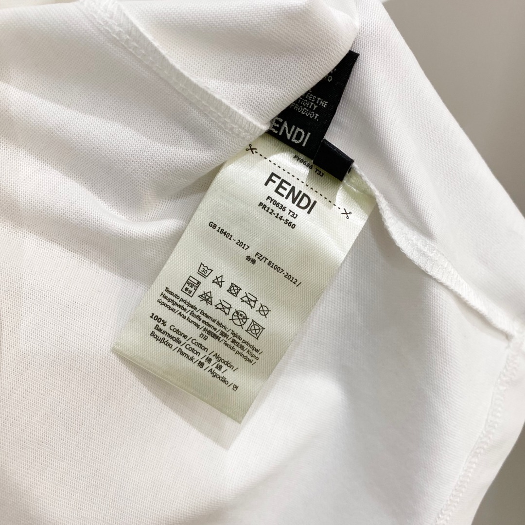  Fend*🆕 2025ss春夏新款棉质圆领短袖T恤 胸小怪兽眼睛标识 顶级丝光棉面料定制 标准版型 
