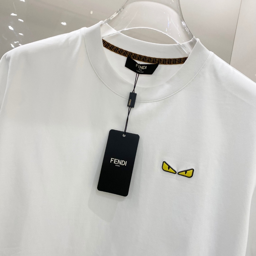 Fend*🆕 2025ss春夏新款棉质圆领短袖T恤 胸小怪兽眼睛标识 顶级丝光棉面料定制 标准版型 
