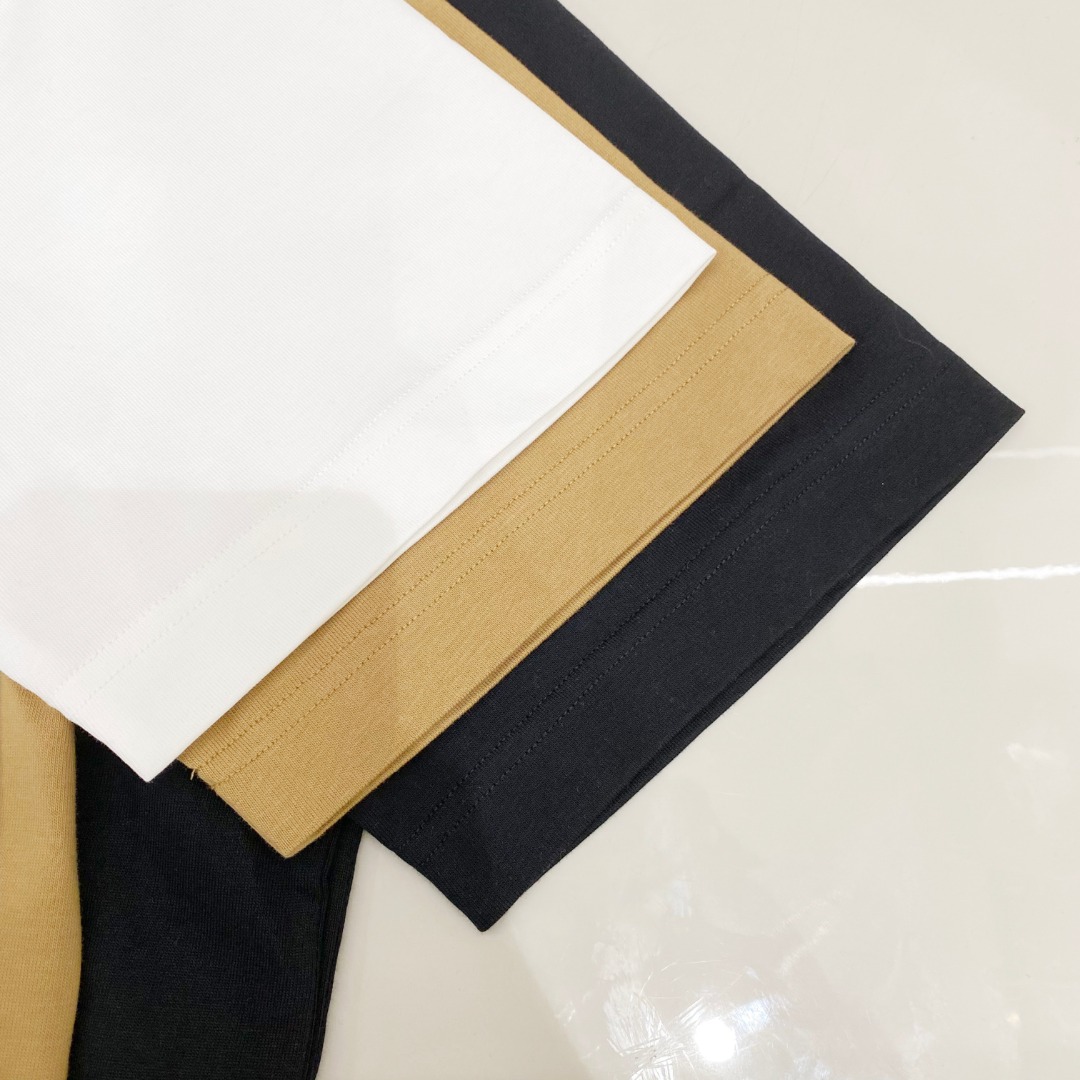  LV 2025ss春夏新款棉质圆领短袖T恤 胸前印花工艺 顶级丝光棉面料定制 标准版型
黑 白 卡其 