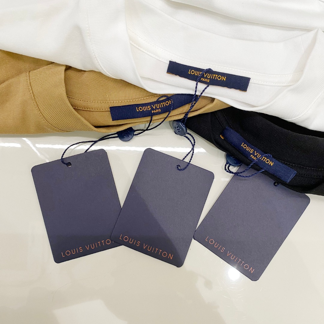  LV 2025ss春夏新款棉质圆领短袖T恤 胸前印花工艺 顶级丝光棉面料定制 标准版型
黑 白 卡其 