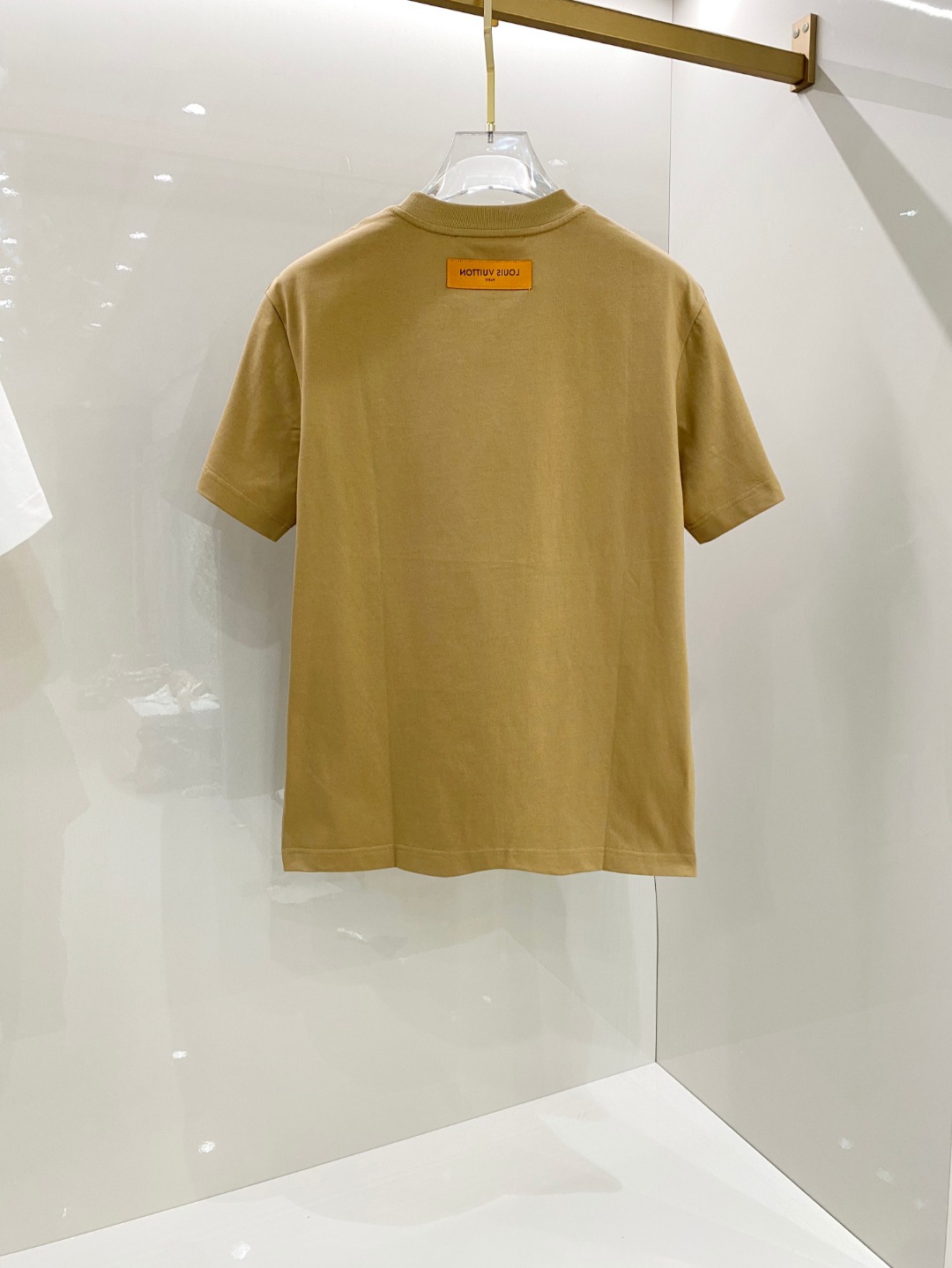  LV 2025ss春夏新款棉质圆领短袖T恤 胸前印花工艺 顶级丝光棉面料定制 标准版型
黑 白 卡其 