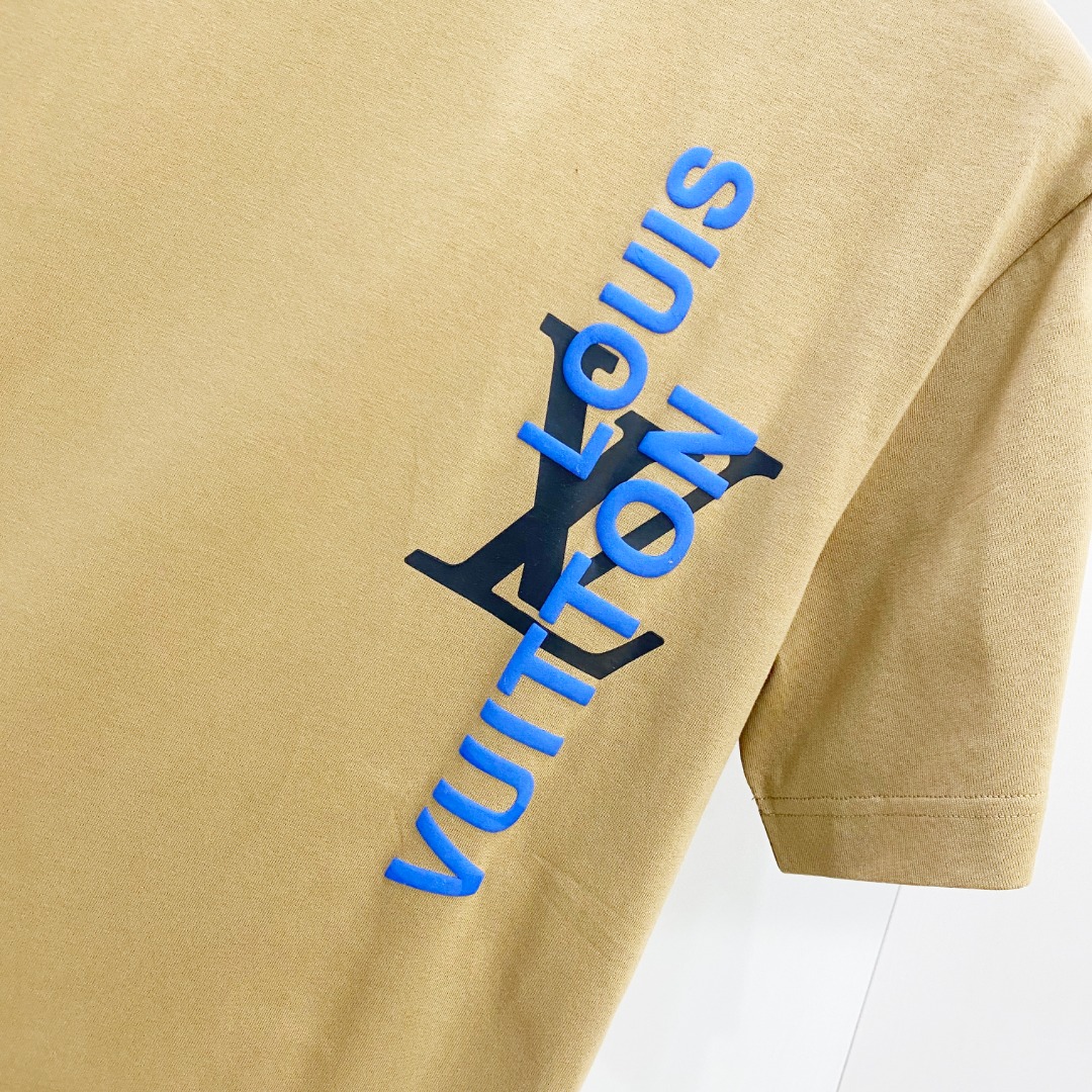  LV 2025ss春夏新款棉质圆领短袖T恤 胸前印花工艺 顶级丝光棉面料定制 标准版型
黑 白 卡其 