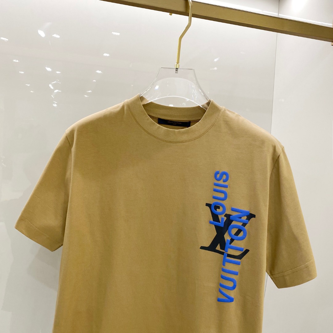  LV 2025ss春夏新款棉质圆领短袖T恤 胸前印花工艺 顶级丝光棉面料定制 标准版型
黑 白 卡其 