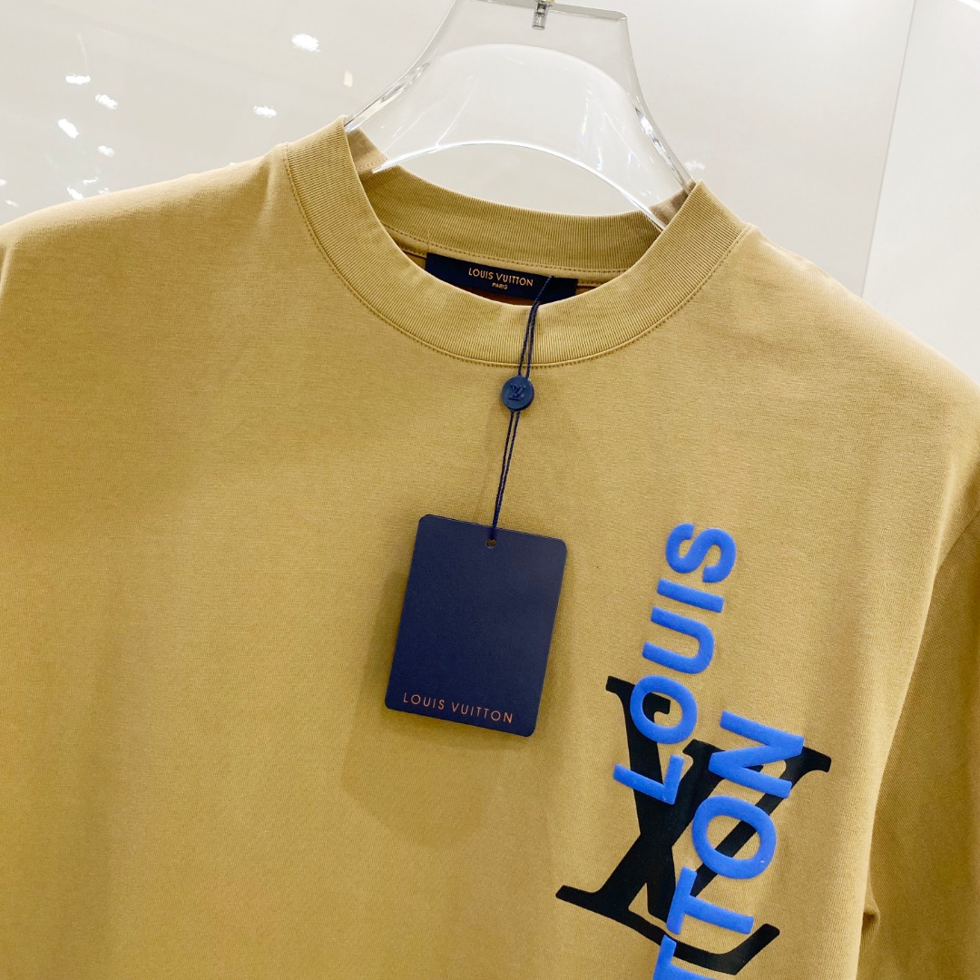  LV 2025ss春夏新款棉质圆领短袖T恤 胸前印花工艺 顶级丝光棉面料定制 标准版型
黑 白 卡其 