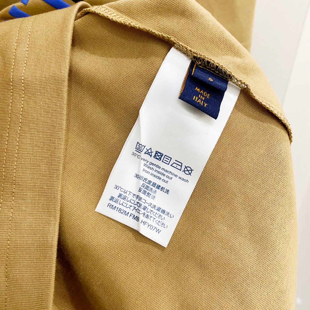  LV 2025ss春夏新款棉质圆领短袖T恤 胸前印花工艺 顶级丝光棉面料定制 标准版型
黑 白 卡其 