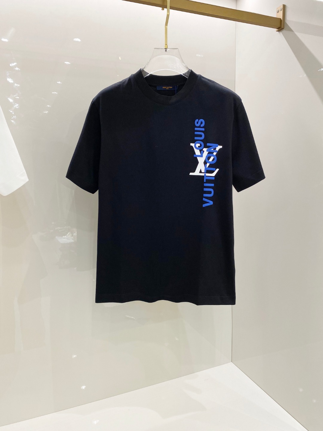  LV 2025ss春夏新款棉质圆领短袖T恤 胸前印花工艺 顶级丝光棉面料定制 标准版型
黑 白 卡其 