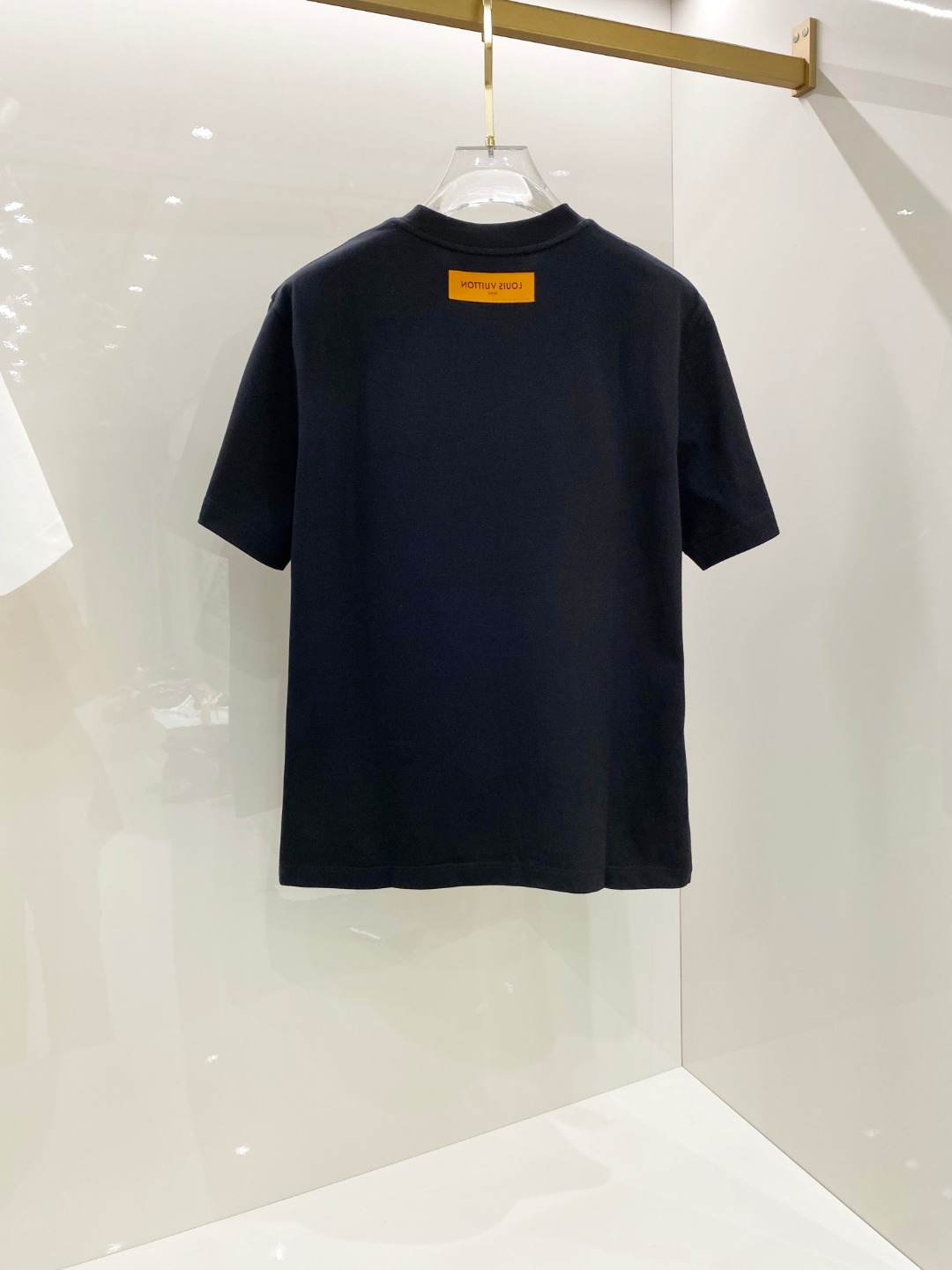  LV 2025ss春夏新款棉质圆领短袖T恤 胸前印花工艺 顶级丝光棉面料定制 标准版型
黑 白 卡其 