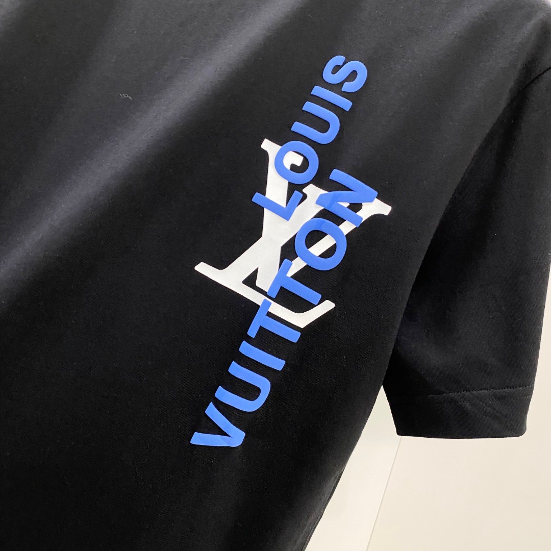  LV 2025ss春夏新款棉质圆领短袖T恤 胸前印花工艺 顶级丝光棉面料定制 标准版型
黑 白 卡其 