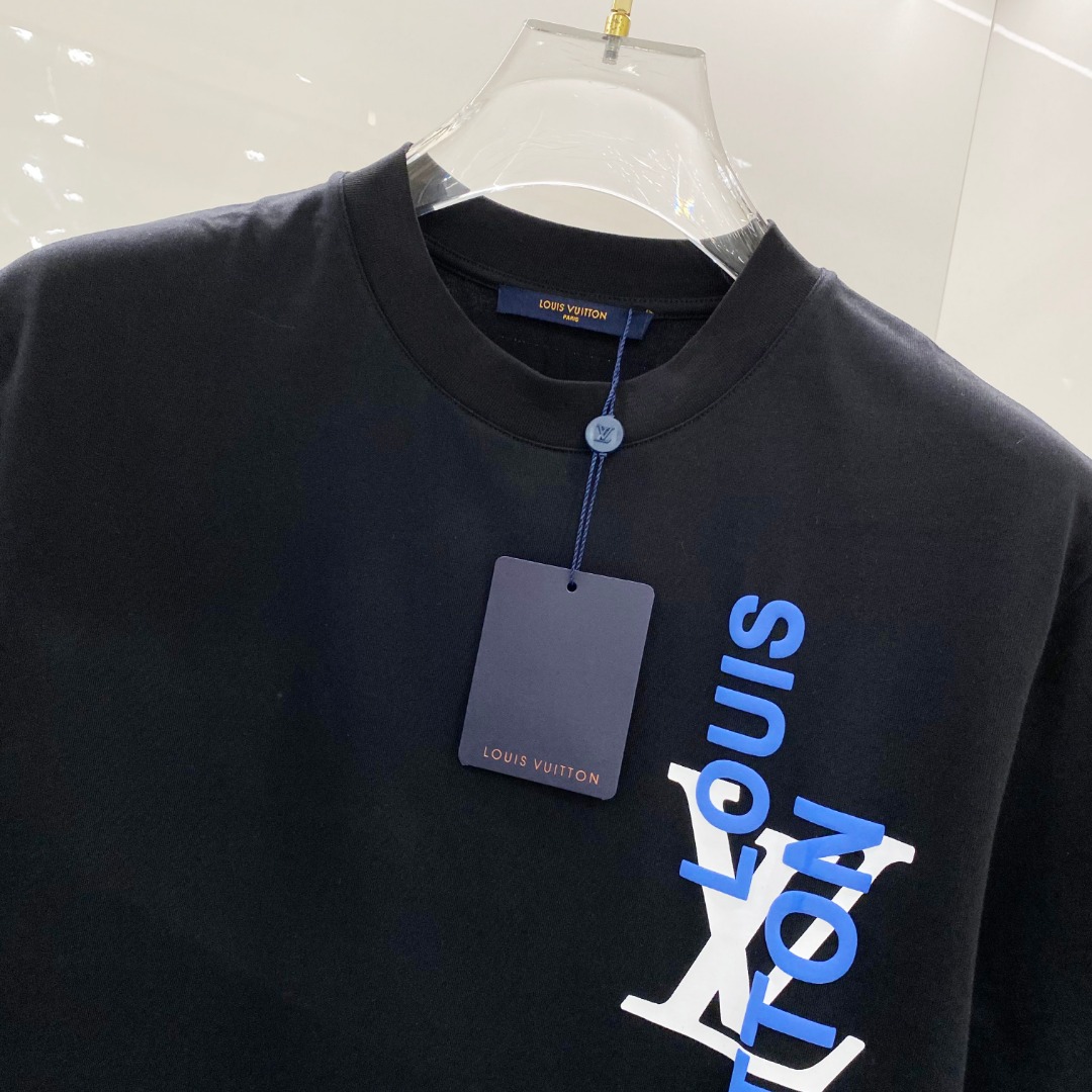  LV 2025ss春夏新款棉质圆领短袖T恤 胸前印花工艺 顶级丝光棉面料定制 标准版型
黑 白 卡其 