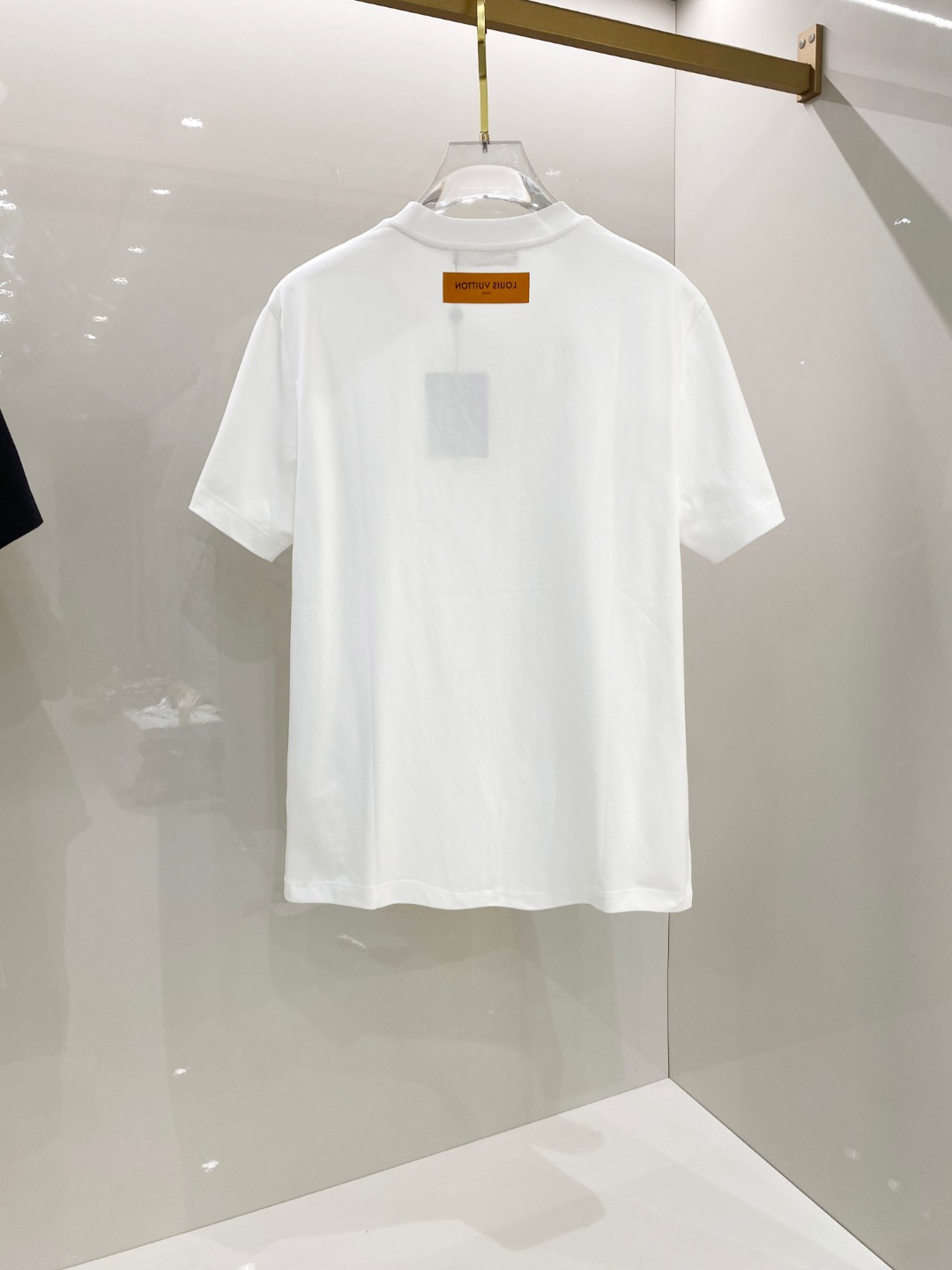  LV 2025ss春夏新款棉质圆领短袖T恤 胸前印花工艺 顶级丝光棉面料定制 标准版型
黑 白 卡其 