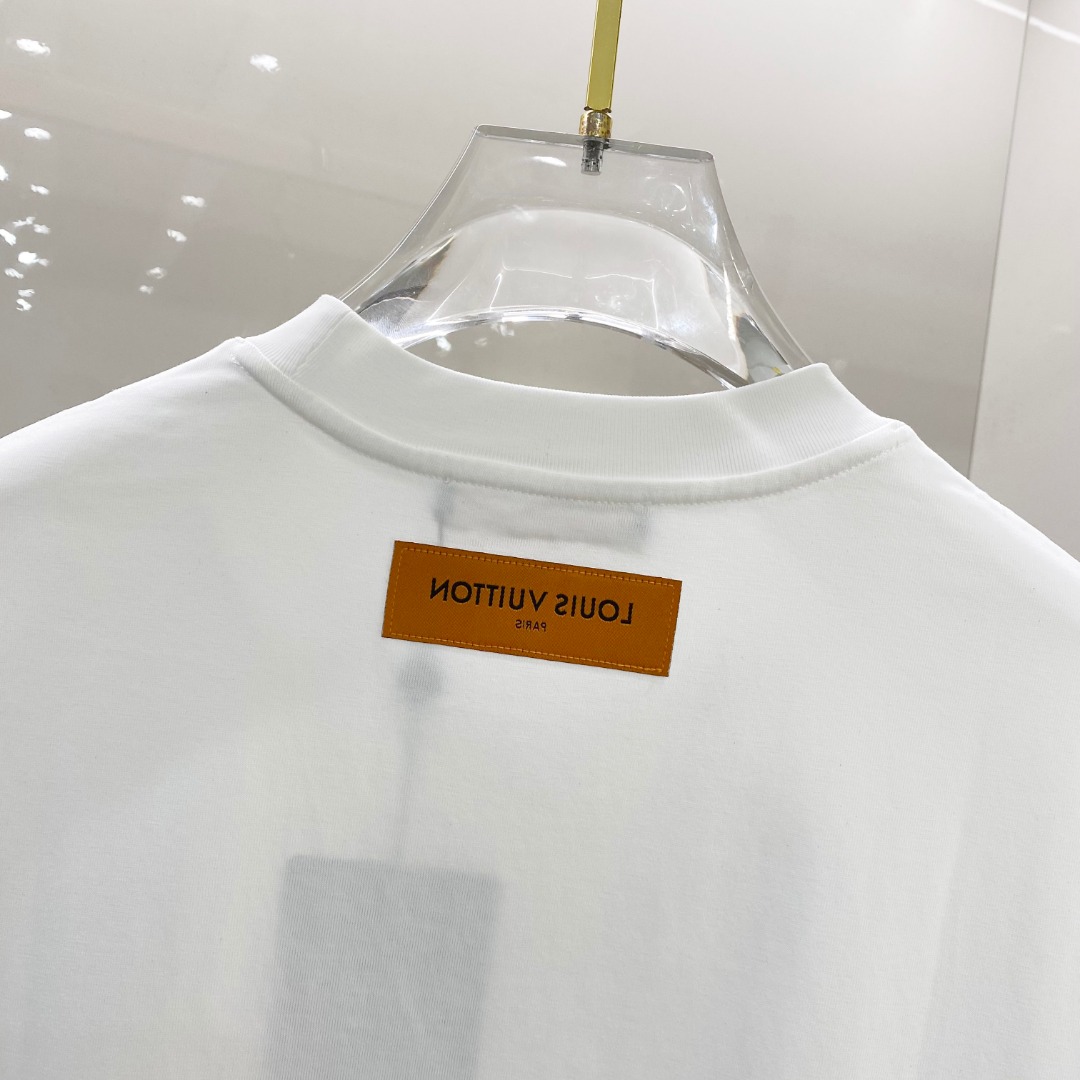  LV 2025ss春夏新款棉质圆领短袖T恤 胸前印花工艺 顶级丝光棉面料定制 标准版型
黑 白 卡其 