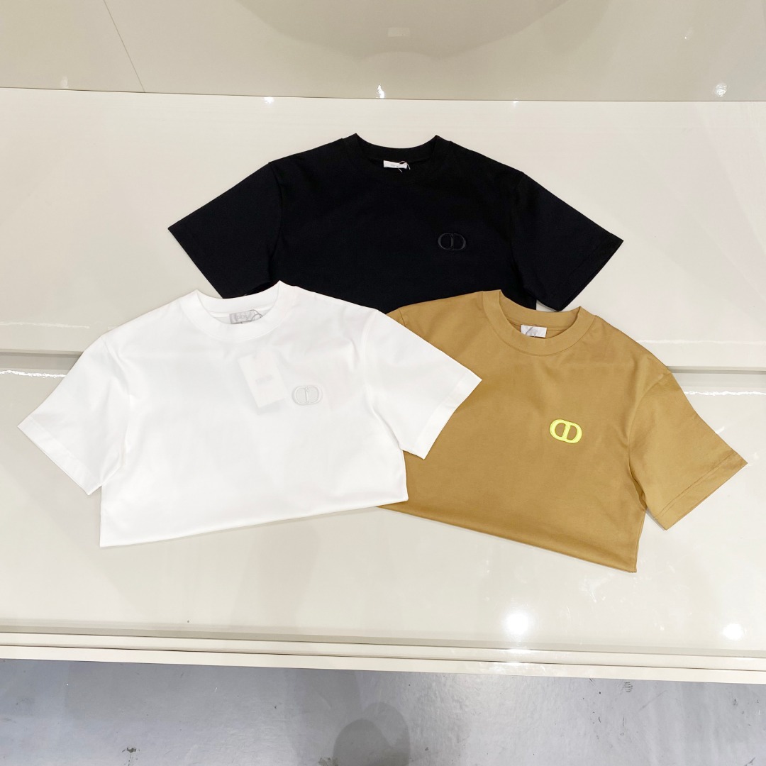  迪奥 2025早春 最新款短袖T恤，原标 定制面料，手感柔软，穿着舒适，做工精细.上身效果无敌帅气， 