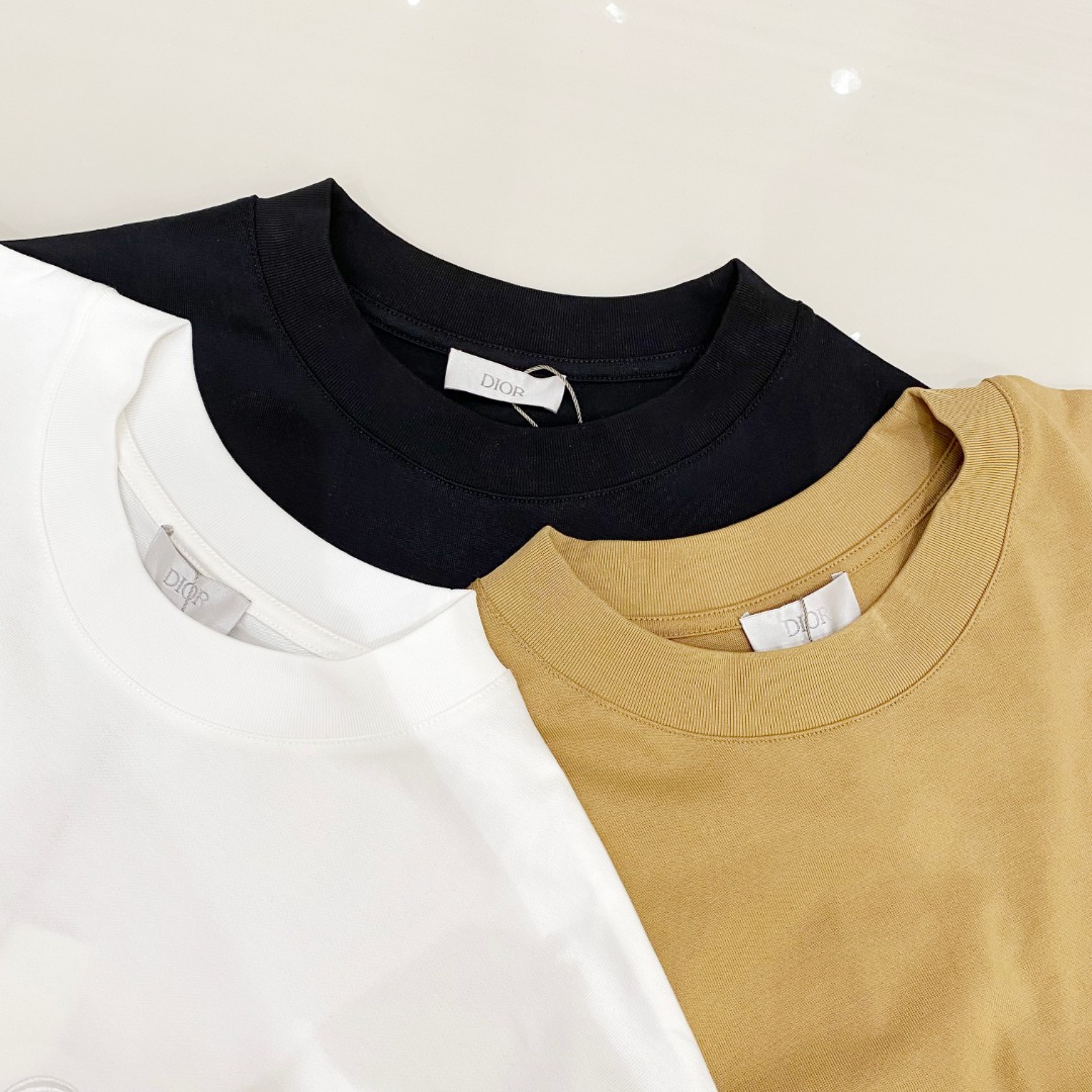  迪奥 2025早春 最新款短袖T恤，原标 定制面料，手感柔软，穿着舒适，做工精细.上身效果无敌帅气， 