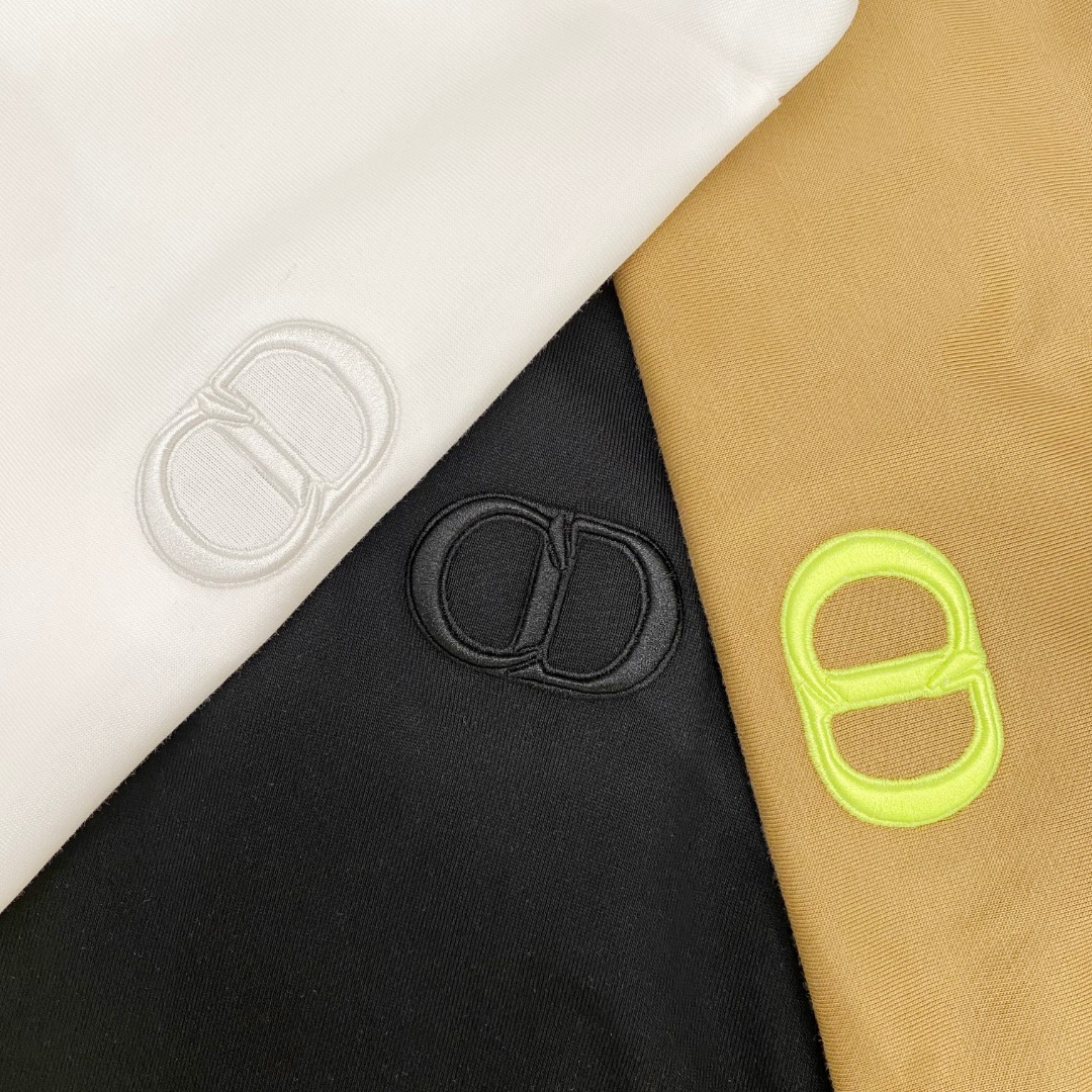  迪奥 2025早春 最新款短袖T恤，原标 定制面料，手感柔软，穿着舒适，做工精细.上身效果无敌帅气， 