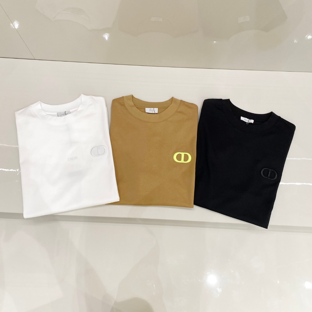  迪奥 2025早春 最新款短袖T恤，原标 定制面料，手感柔软，穿着舒适，做工精细.上身效果无敌帅气， 