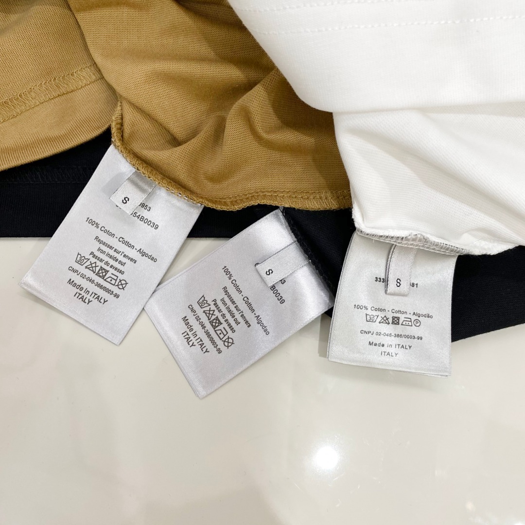  迪奥 2025早春 最新款短袖T恤，原标 定制面料，手感柔软，穿着舒适，做工精细.上身效果无敌帅气， 