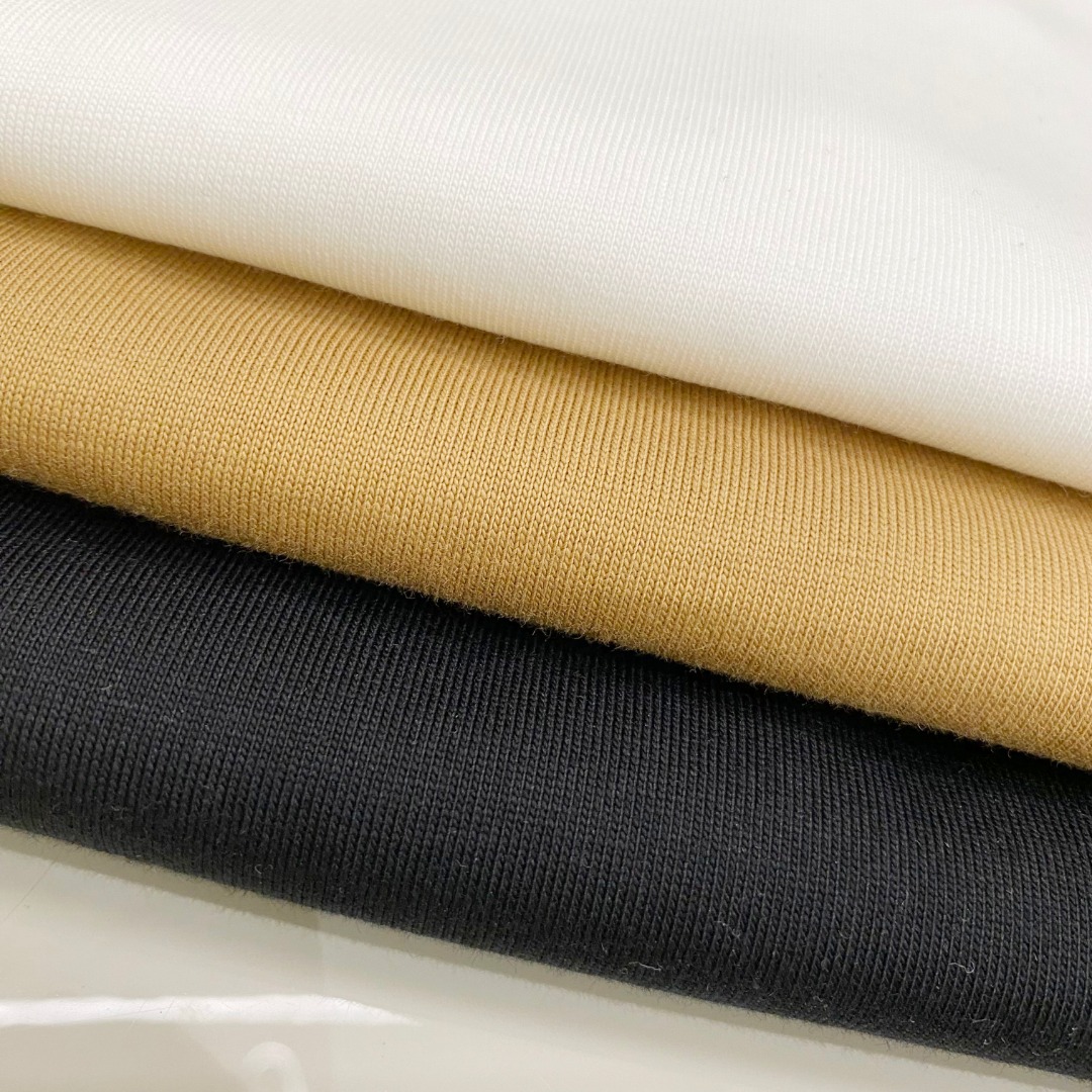  迪奥 2025早春 最新款短袖T恤，原标 定制面料，手感柔软，穿着舒适，做工精细.上身效果无敌帅气， 