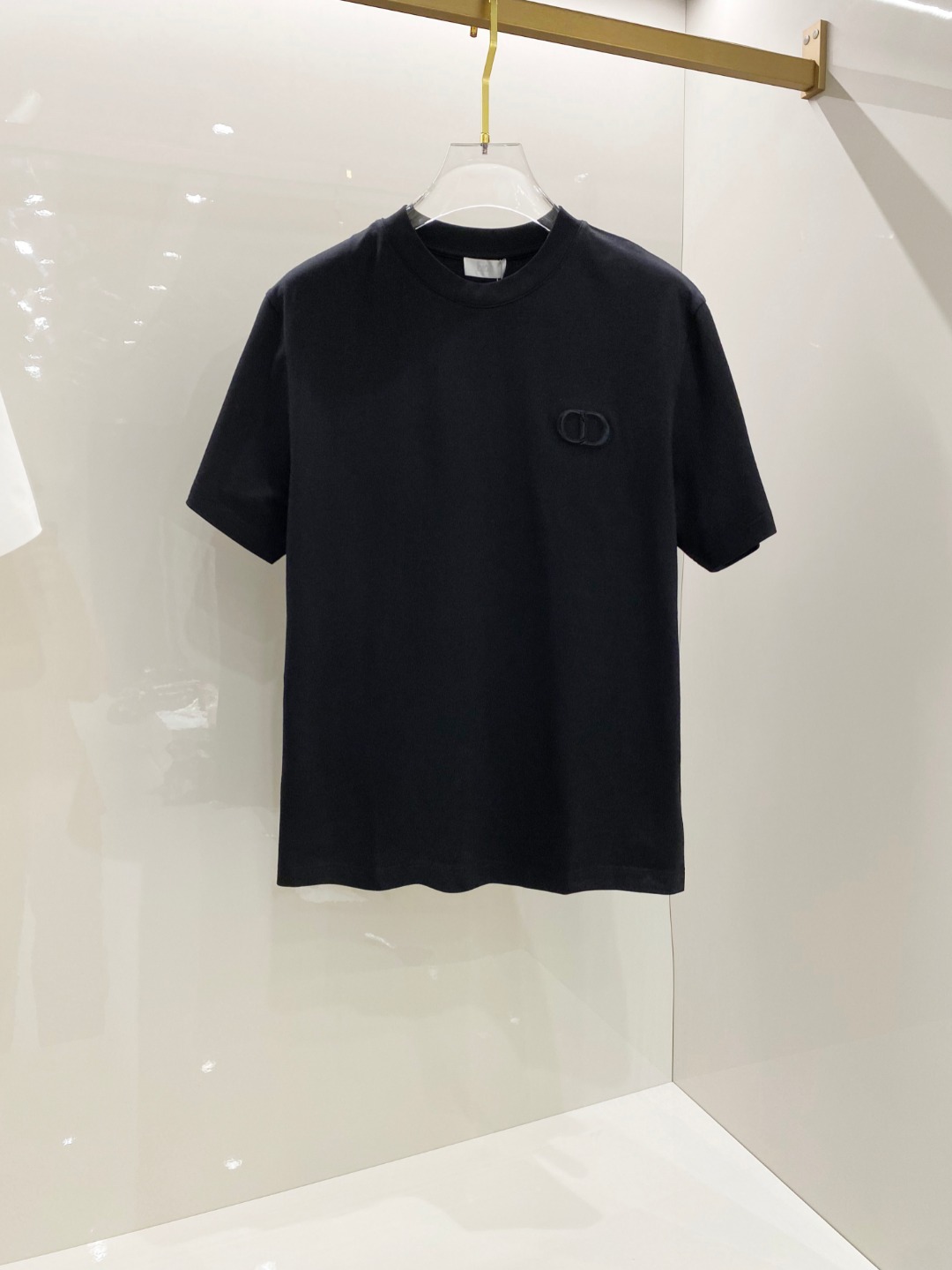  迪奥 2025早春 最新款短袖T恤，原标 定制面料，手感柔软，穿着舒适，做工精细.上身效果无敌帅气， 