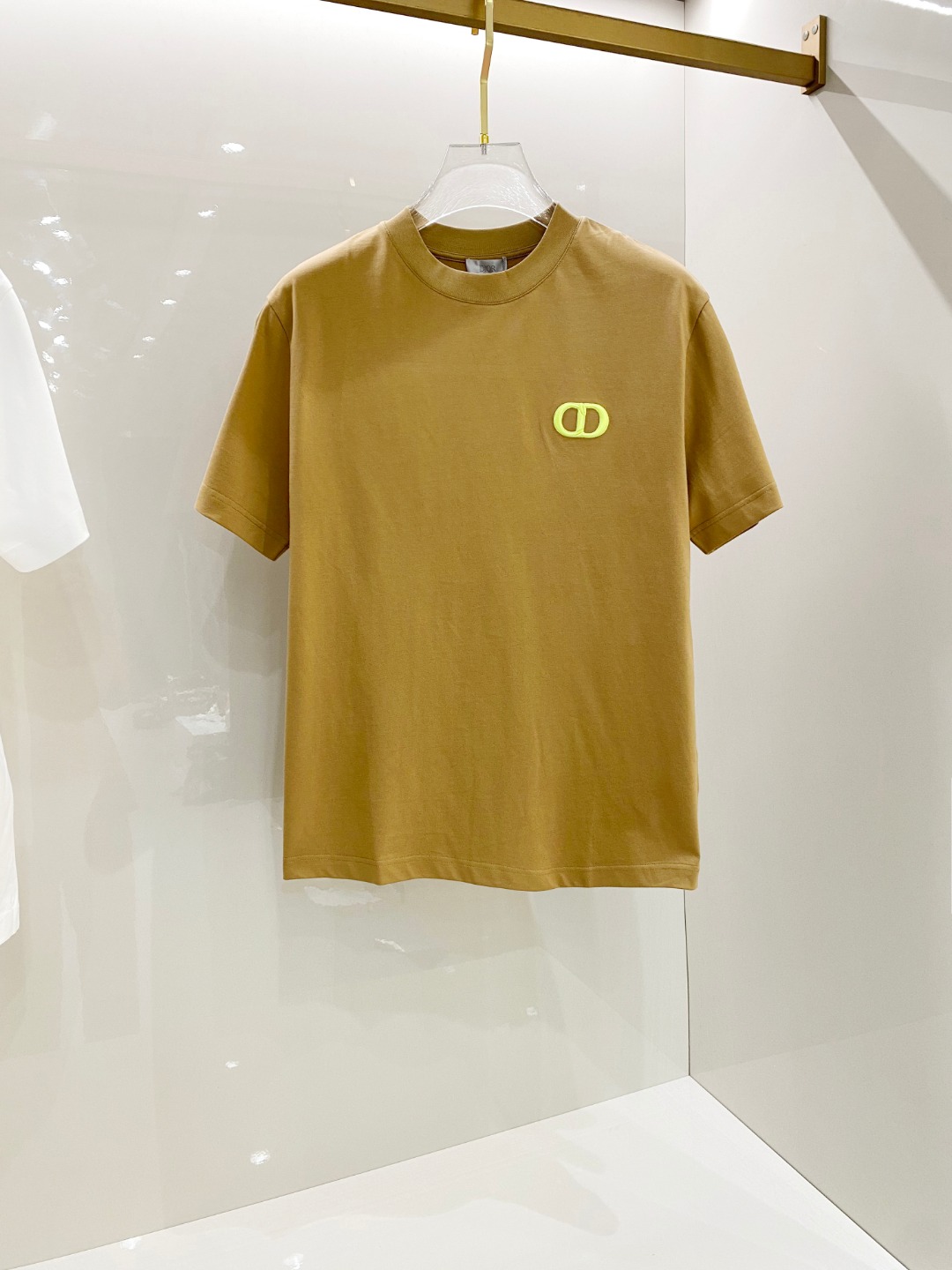  迪奥 2025早春 最新款短袖T恤，原标 定制面料，手感柔软，穿着舒适，做工精细.上身效果无敌帅气， 