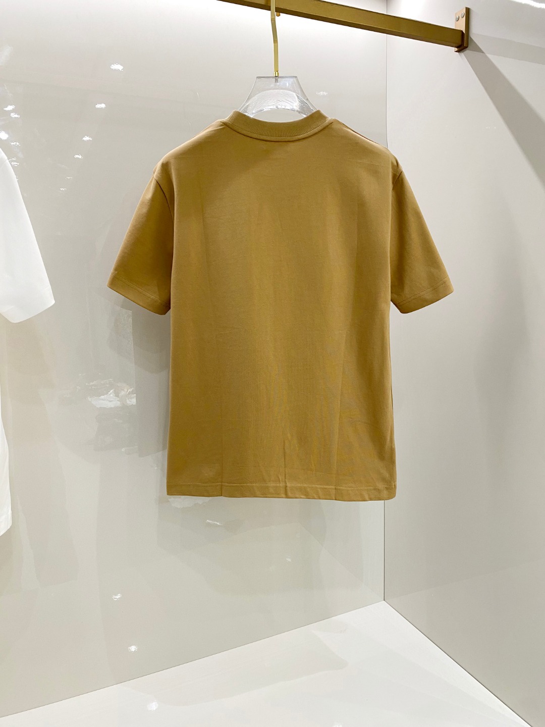  迪奥 2025早春 最新款短袖T恤，原标 定制面料，手感柔软，穿着舒适，做工精细.上身效果无敌帅气， 