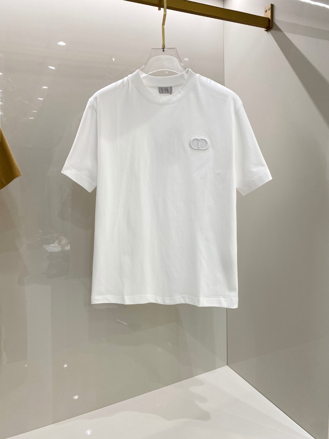 NO:513362,Dior 2025 Early Spring Latest Short-sleeved T-shirt, original logo Customized fabric, soft feel, comfortable to wear, fine workmanship. The upper body effect is invincible and handsome, size S-2xl,,dior,T-shirt,tees,t-shirt,alexander wang19860909迪奥 2025早春 最新款短袖T恤,原标 定制面料,手感柔软,穿着舒适,做工精细.上身效果无敌帅气, 码数 S-2xl,,dior,T-shirt,tees，t-shirt,alexander wang,Men's clothing