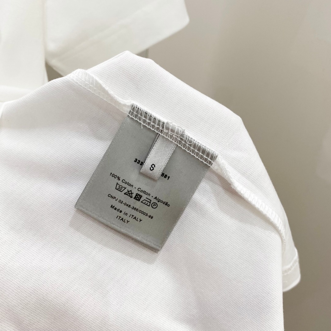  迪奥 2025早春 最新款短袖T恤，原标 定制面料，手感柔软，穿着舒适，做工精细.上身效果无敌帅气， 