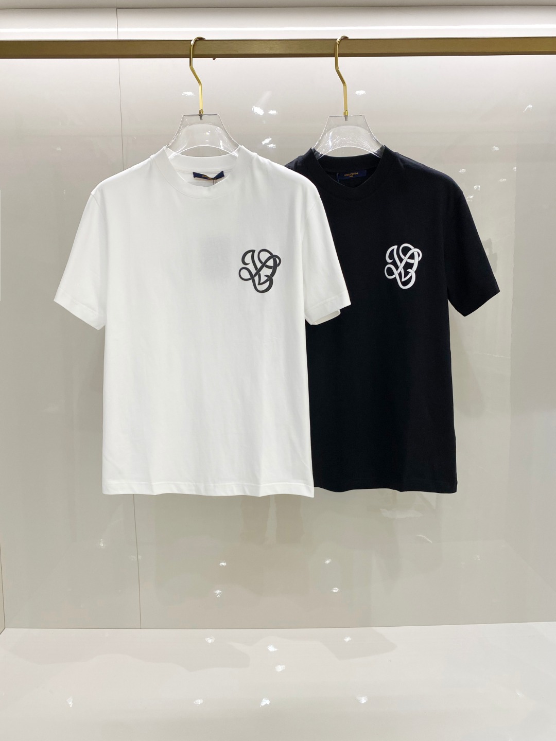  罗意威 2025早春 最新款短袖T恤，原标 定制面料，手感柔软，穿着舒适，做工精细.上身效果无敌帅气，