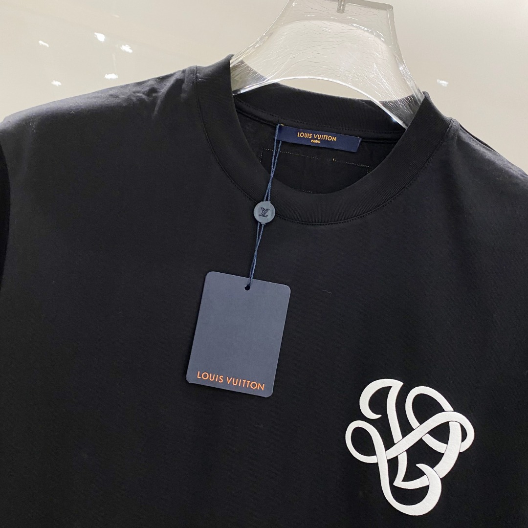  罗意威 2025早春 最新款短袖T恤，原标 定制面料，手感柔软，穿着舒适，做工精细.上身效果无敌帅气，