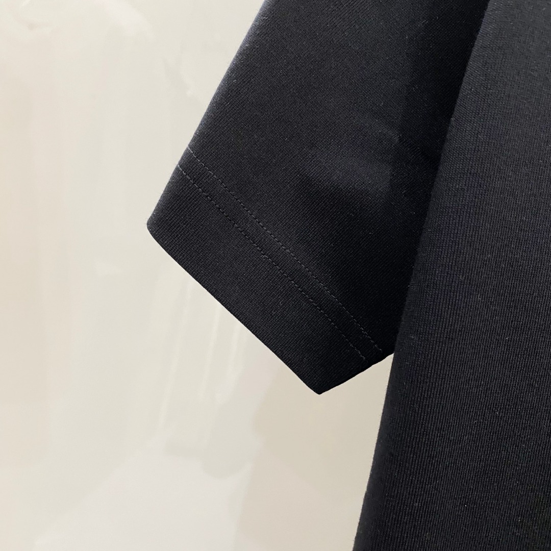  罗意威 2025早春 最新款短袖T恤，原标 定制面料，手感柔软，穿着舒适，做工精细.上身效果无敌帅气，