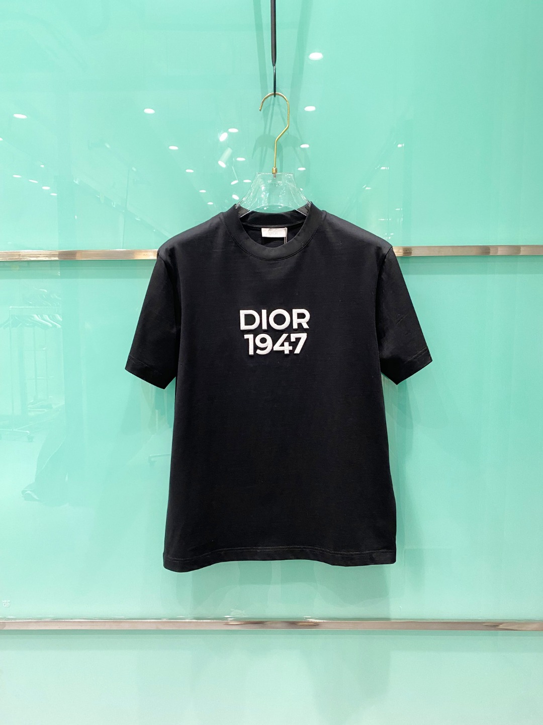 NO:121152,Dio* 2025ss Spring and Summer New Cotton Round Neck Short Sleeve T-shirt Heavy Industry Embroidery Craft Top-grade Mercerized Cotton Fabric Customization Standard Style Black White Two Colors Men and Women Same Model Number S M L XL XXL,,dior,T-shirt,tees,t-shirt,alexander wang19860909Dio* 2025ss春夏新款棉质圆领短袖T恤 胸前重工刺绣工艺 顶级丝光棉面料定制 标准版型 黑 白 两色 男女同款 码数S M L XL XXL,,dior,T-shirt,tees，t-shirt,alexander wang,Men's clothing