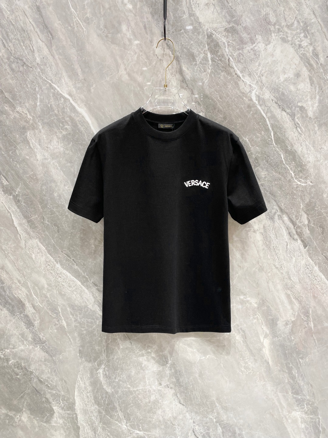 NO:117749,Versace 2025 Early Spring Latest Short-sleeved T-shirt, original logo Customized fabric, soft feel, comfortable to wear, fine workmanship. The upper body effect is invincible and handsome, size S-2xl, versace, T-shirt, tees, t-shirt, alexander wang19860909范思哲 2025早春 最新款短袖T恤,原标 定制面料,手感柔软,穿着舒适,做工精细.上身效果无敌帅气, 码数 S-2xl,,versace,T-shirt,tees，t-shirt,alexander wang,Men's clothing