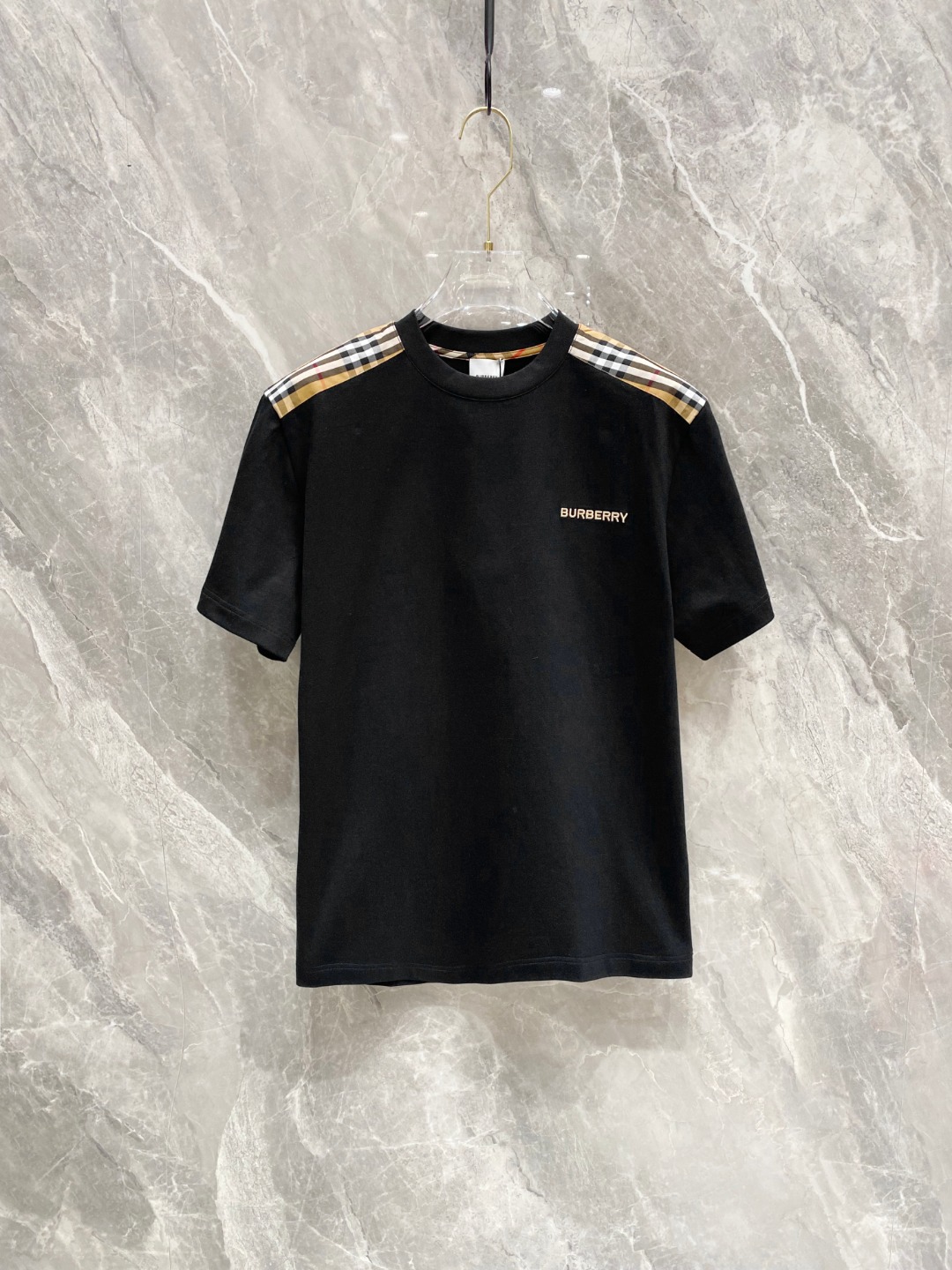 NO:117753,Burberry 2025 Early Spring Latest Short-Sleeved T-shirt, Original Customized Fabric, Soft Handsome, Comfortable Wear, Fine Workmanship. The upper body is invincible and handsome, S-2xl, burberry, T-shirt,tees, t-shirt,alexander wang19860909巴宝莉 2025早春 最新款短袖T恤,原标 定制面料,手感柔软,穿着舒适,做工精细.上身效果无敌帅气, 码数 S-2xl,,burberry,T-shirt,tees，t-shirt,alexander wang,Men's clothing