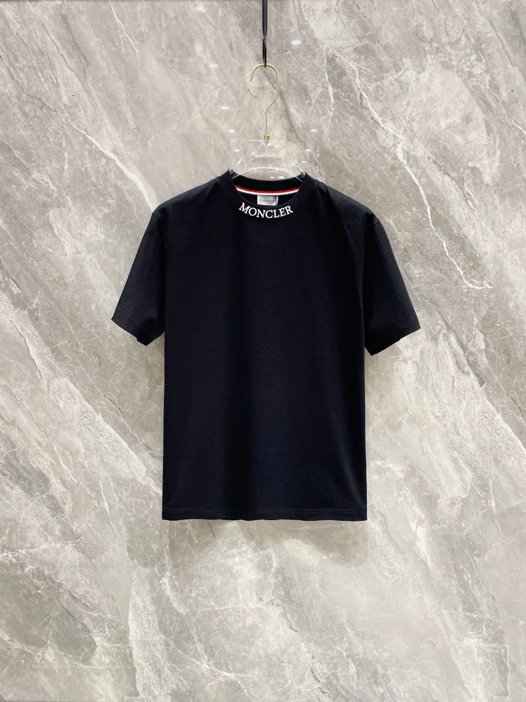 NO:117783,The latest short-sleeved T-shirt in early spring 2025, original custom fabric, soft feel, comfortable to wear, fine workmanship. The upper body effect is invincible and handsome, size S-2xl, Moncler, T-shirt,tees, t-shirt,alexander wang19860909蒙口 2025早春 最新款短袖T恤,原标 定制面料,手感柔软,穿着舒适,做工精细.上身效果无敌帅气, 码数 S-2xl,,Moncler,T-shirt,tees，t-shirt,alexander wang,Men's clothing
