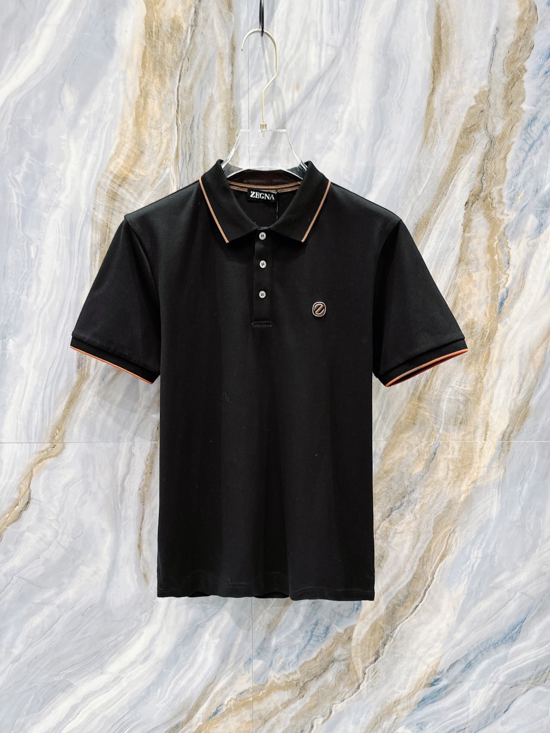 NO:124611,Zenia's new spring and summer 2025 polo collar short-sleeved series. Selected top-grade mercerized bead floor cotton fabrics, complete with three standards!  Fashionable brand elements logo design, the upper body style is excellent, the fabric is delicate, comfortable and breathable, and it is super good-looking and must-have for fashionable men!  Size M-3XL, zegna, T-shirt, alexander wang19860909杰尼亚 2025春夏新款polo领短袖系列.精选顶级丝光珠地棉面料,三标齐全！时尚大牌元素logo工艺设计,上身版型超赞,面料细腻舒适透气,随意搭配都超级好看时尚型男必备款哦！尺码M-3XL,,zegna,T-shirt,alexander wang,Men's clothing