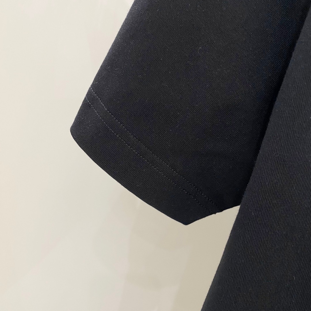  LV 2025早春新款男女同款👫短袖T恤，！定制专属纯棉面料，定制原版工艺螺纹，胸前重工字母logo工