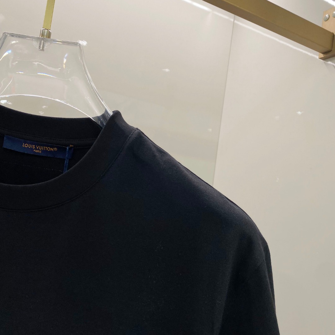  LV 2025早春新款男女同款👫短袖T恤，！定制专属纯棉面料，定制原版工艺螺纹，胸前重工字母logo工