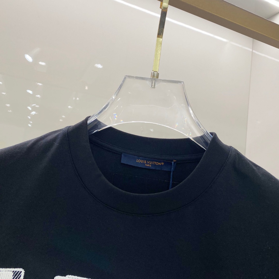  LV 2025早春新款男女同款👫短袖T恤，！定制专属纯棉面料，定制原版工艺螺纹，胸前重工字母logo工