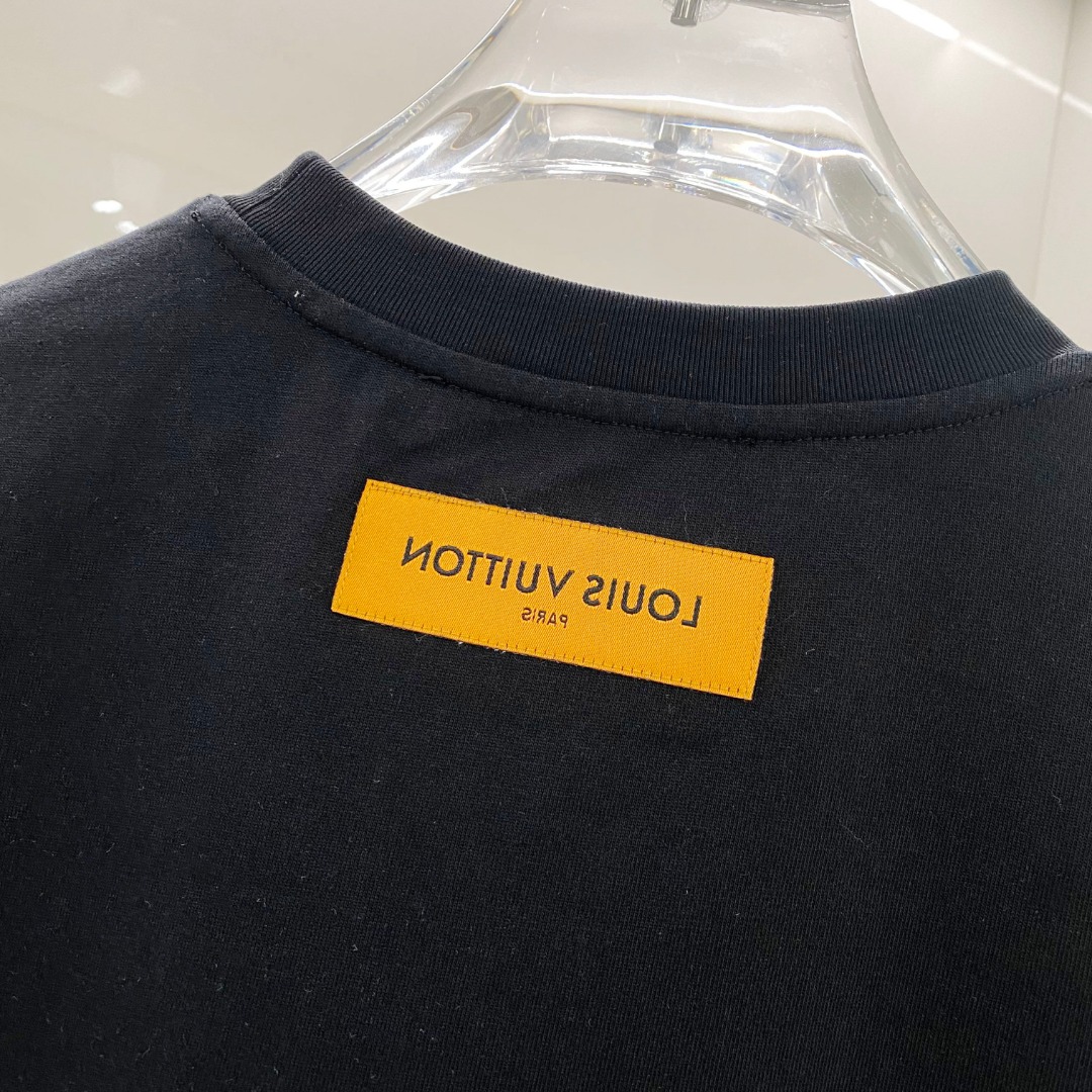  LV 2025早春新款男女同款👫短袖T恤，！定制专属纯棉面料，定制原版工艺螺纹，胸前重工字母logo工