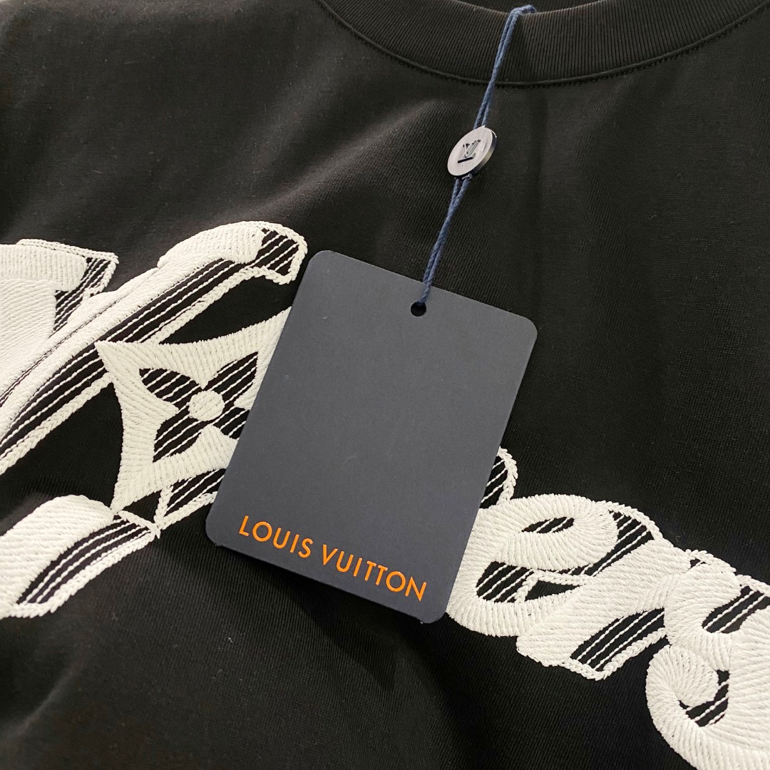  LV 2025早春新款男女同款👫短袖T恤，！定制专属纯棉面料，定制原版工艺螺纹，胸前重工字母logo工