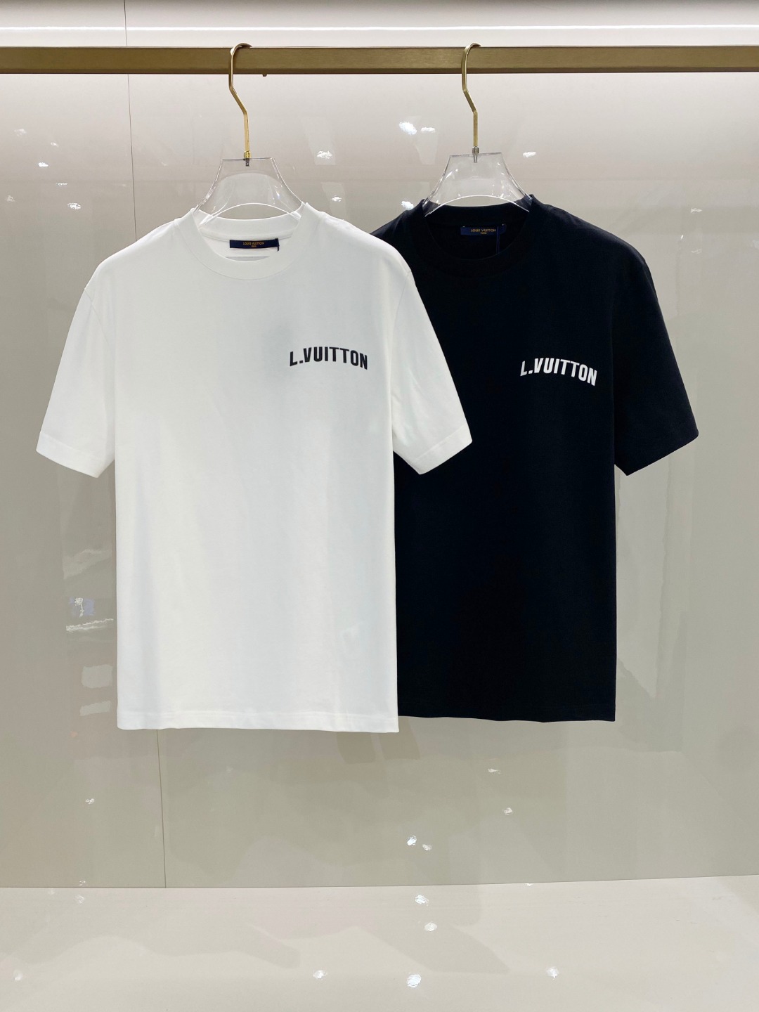  LV 2025早春新款男女同款👫短袖T恤，！定制专属纯棉面料，定制原版工艺螺纹，胸前重工字母logo工