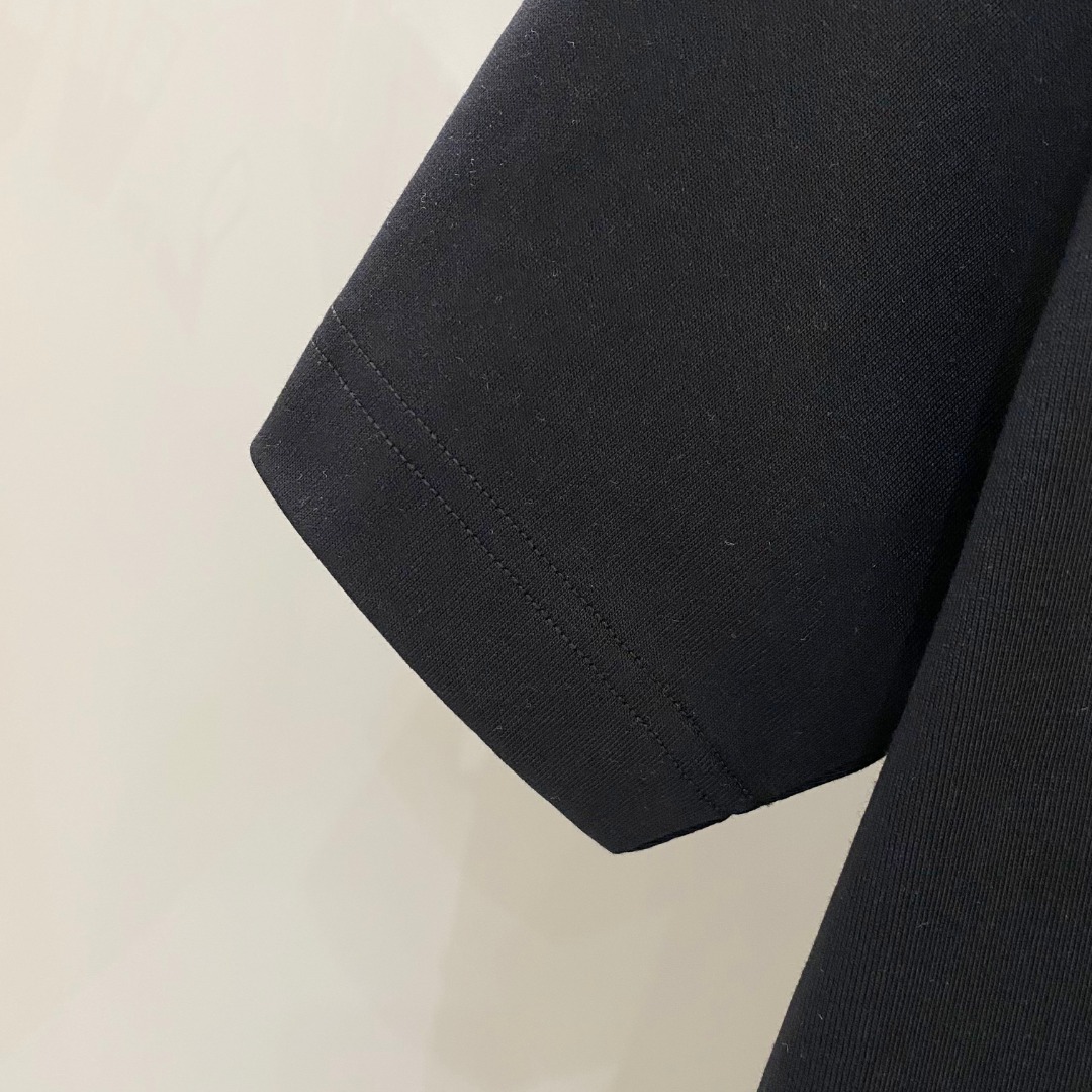  LV 2025早春新款男女同款👫短袖T恤，！定制专属纯棉面料，定制原版工艺螺纹，胸前重工字母logo工