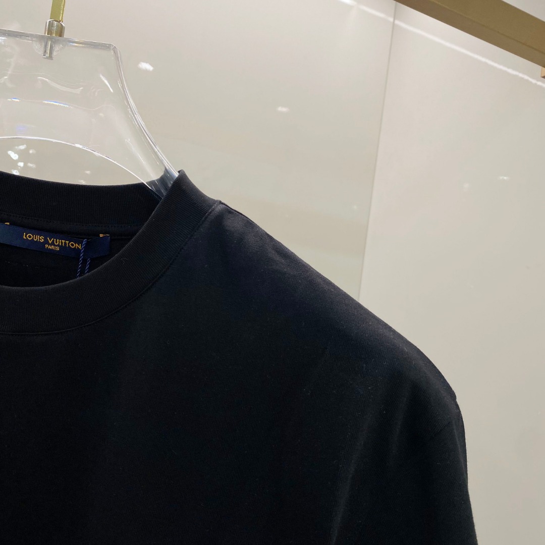  LV 2025早春新款男女同款👫短袖T恤，！定制专属纯棉面料，定制原版工艺螺纹，胸前重工字母logo工
