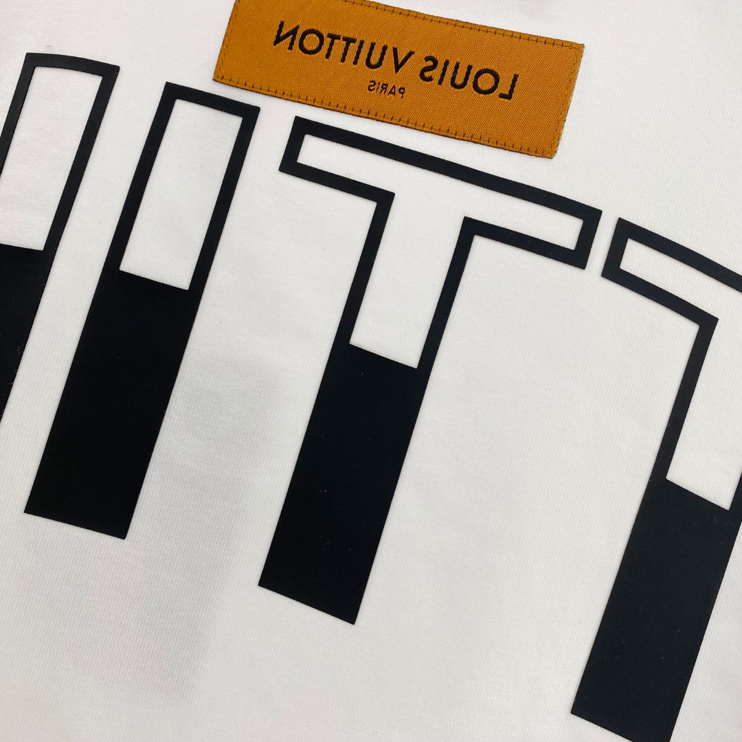  LV 2025早春新款男女同款👫短袖T恤，！定制专属纯棉面料，定制原版工艺螺纹，胸前重工字母logo工