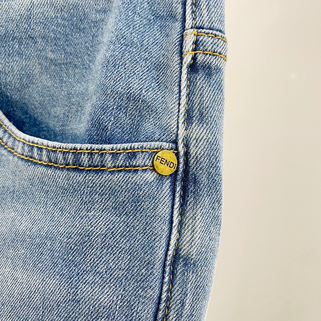  芬迪 2025ss春夏新款修身小脚牛仔裤 完美洗水工艺 定制顶级五金logo 独家定制微弹面料 码数2